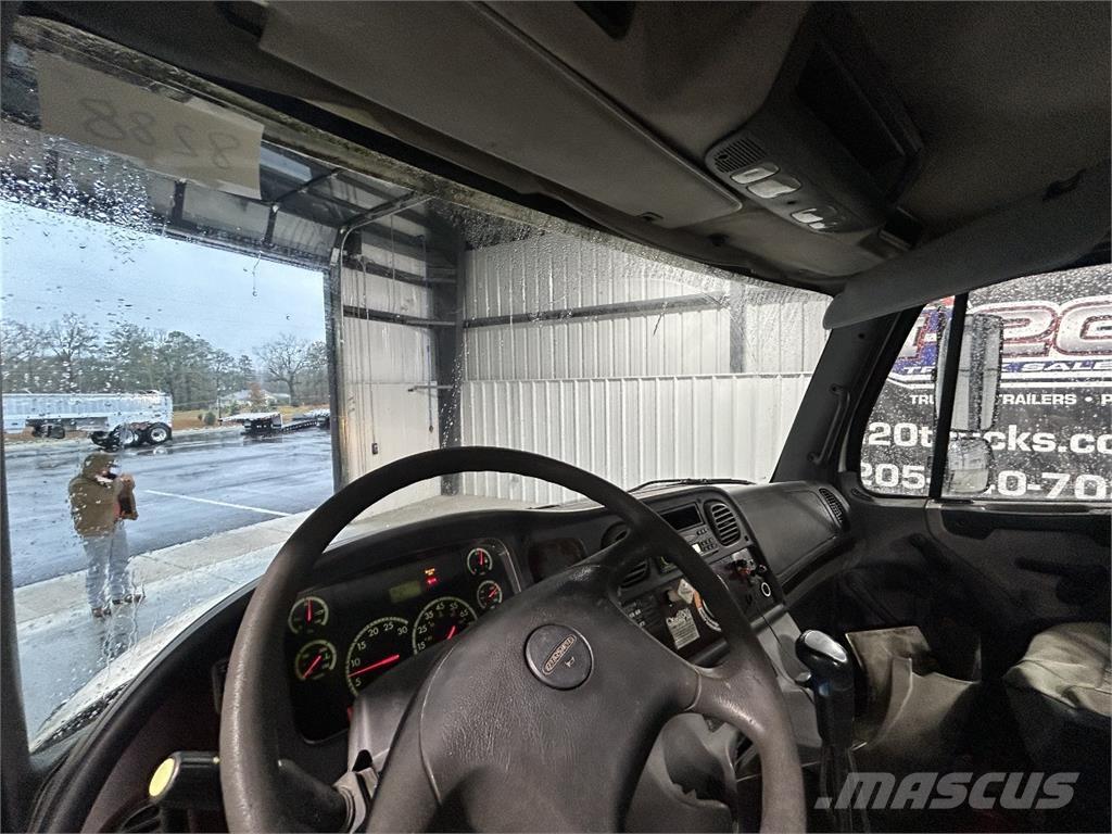 Freightliner M2 Автоконтейнеровози