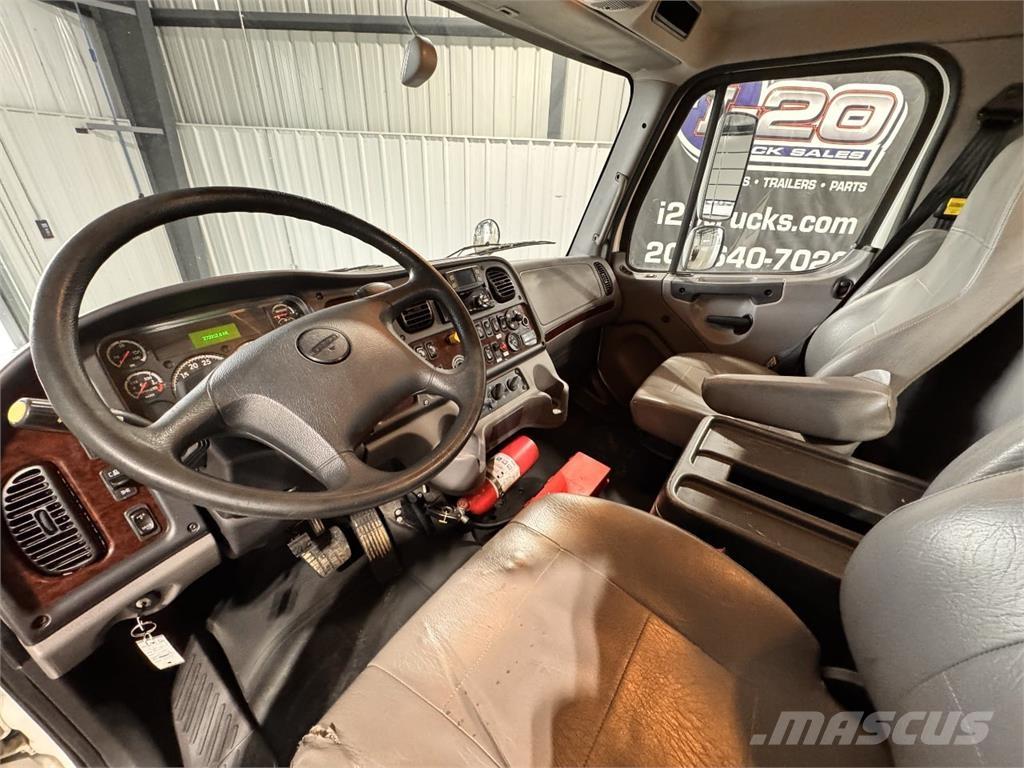 Freightliner M2 Шасі з кабіною