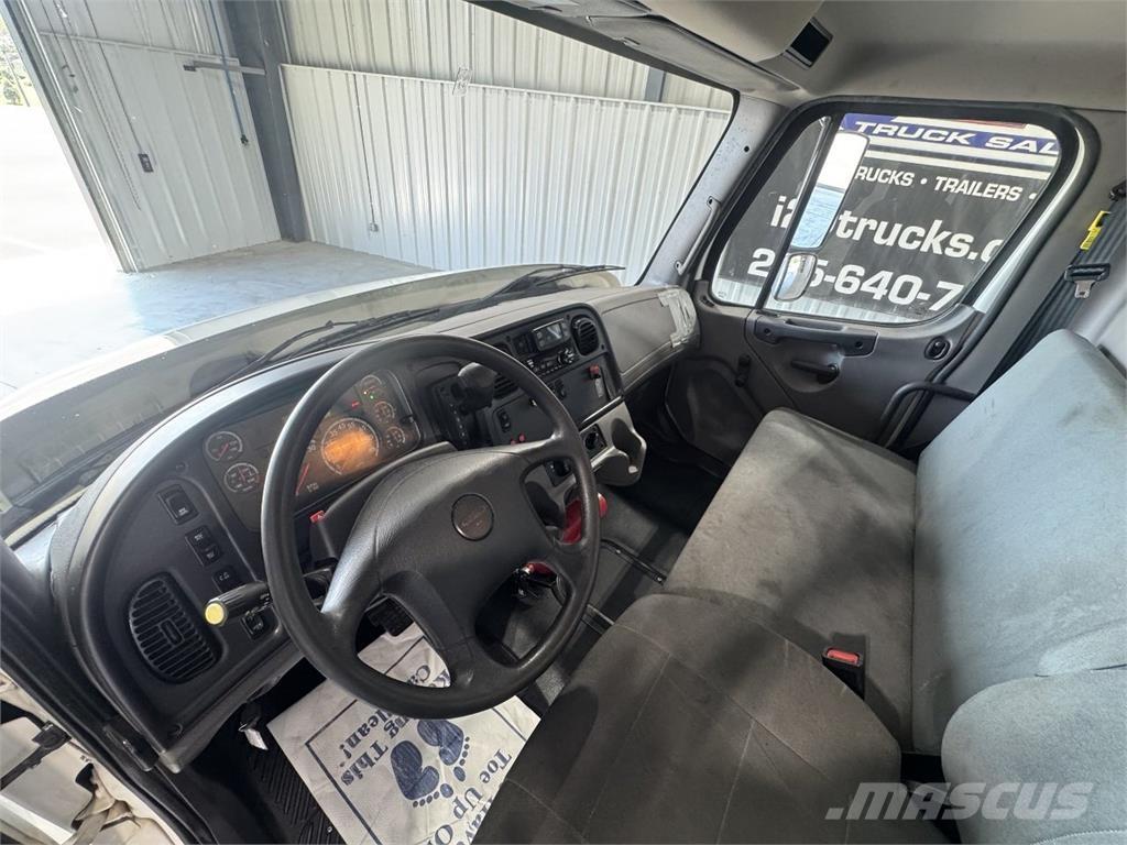 Freightliner M2106 Фургони