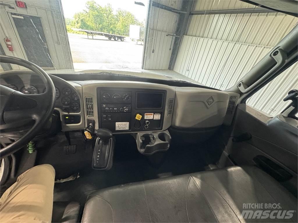 International 4300 Фургони