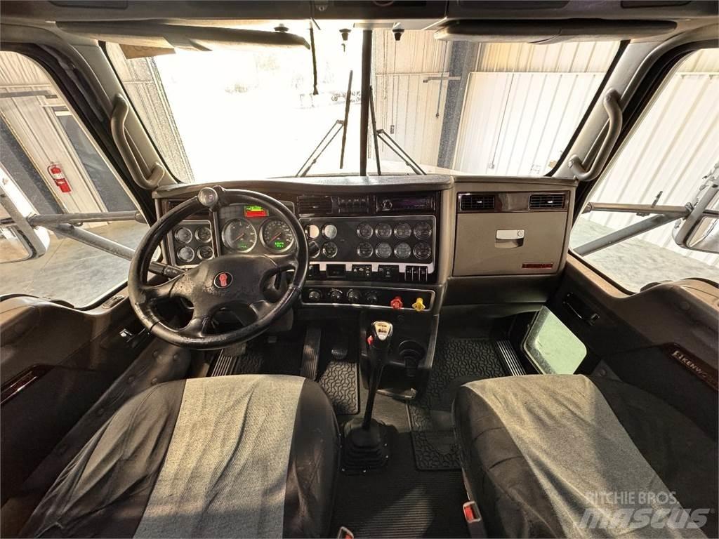Kenworth T660 Тягачі