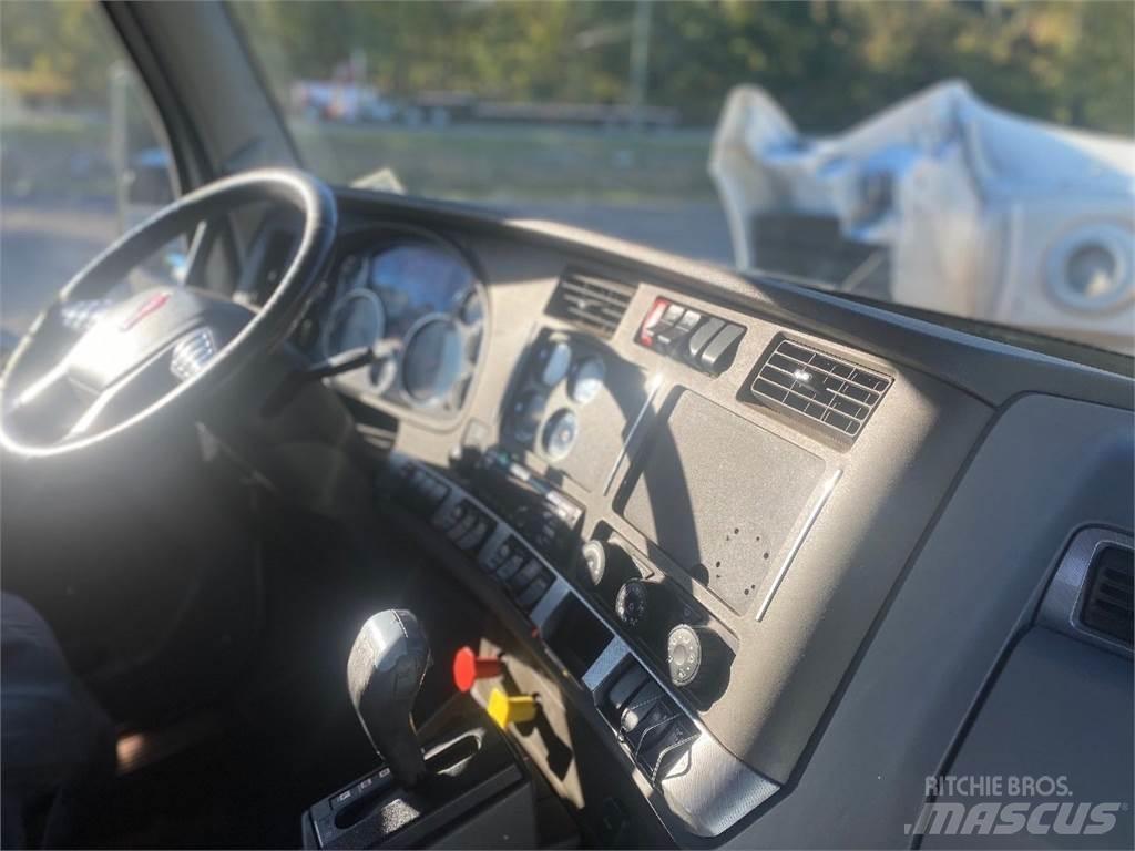 Kenworth T680 Тягачі