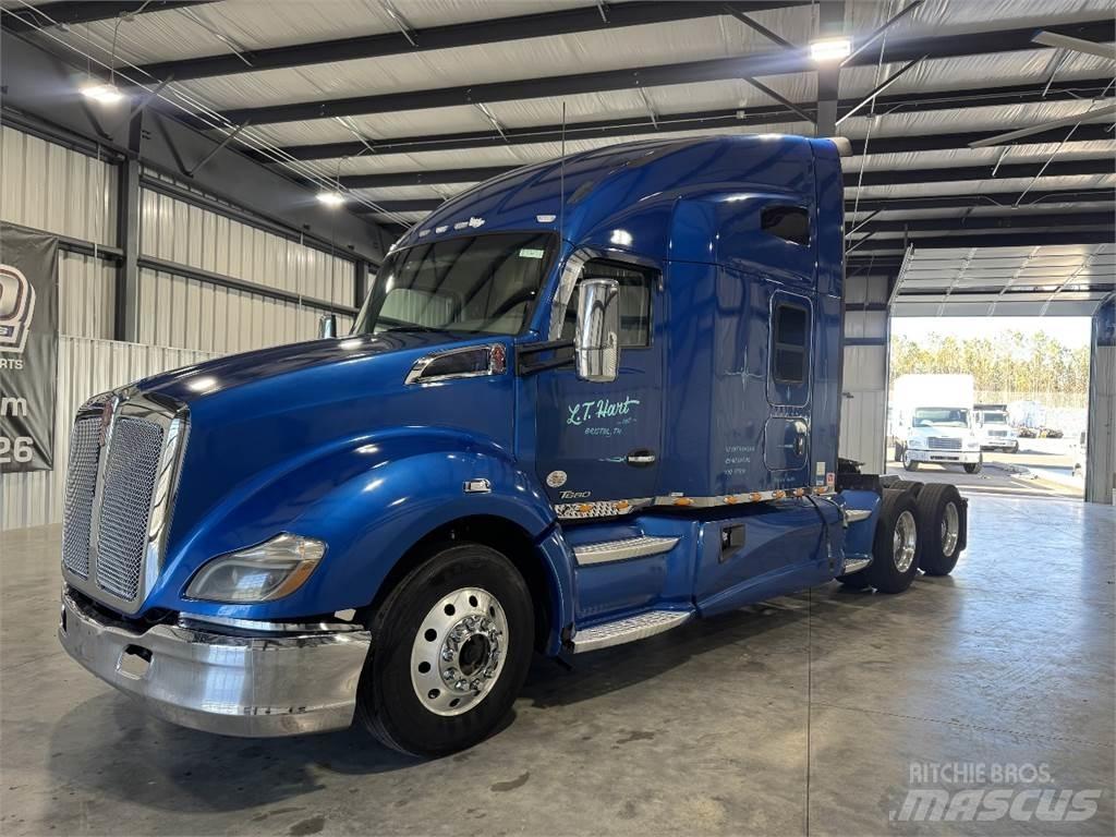Kenworth T680 Тягачі