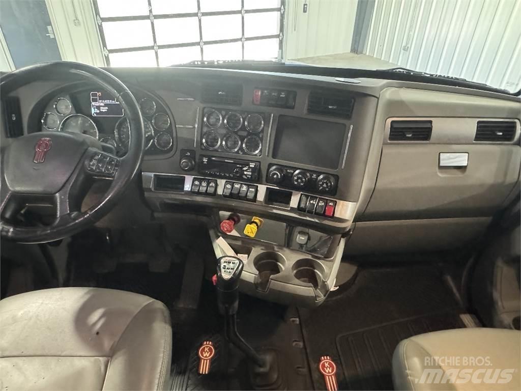 Kenworth T680 Тягачі