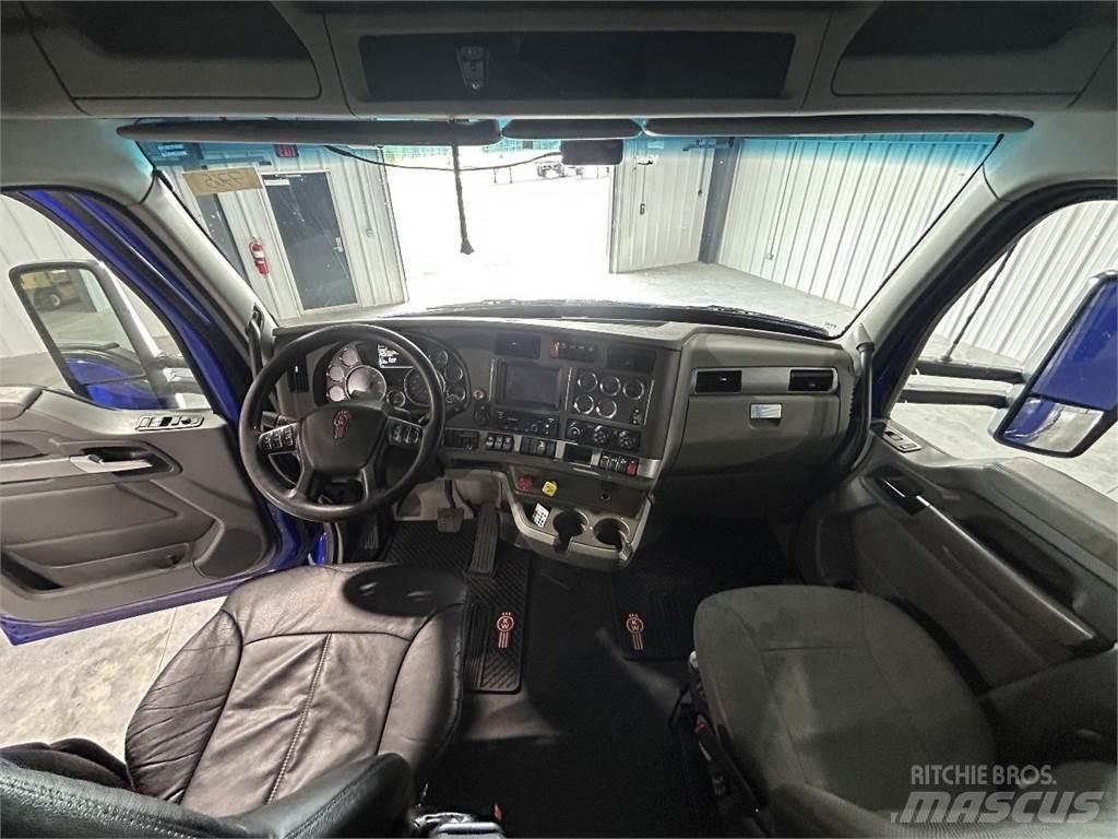 Kenworth T680 Тягачі