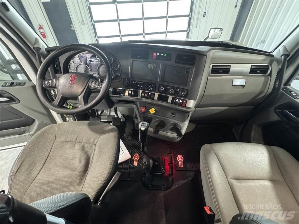 Kenworth T680 Тягачі