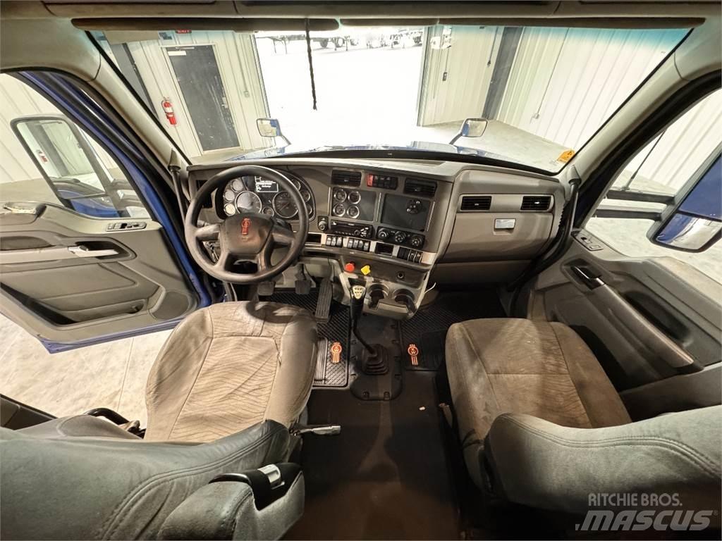 Kenworth T680 Тягачі
