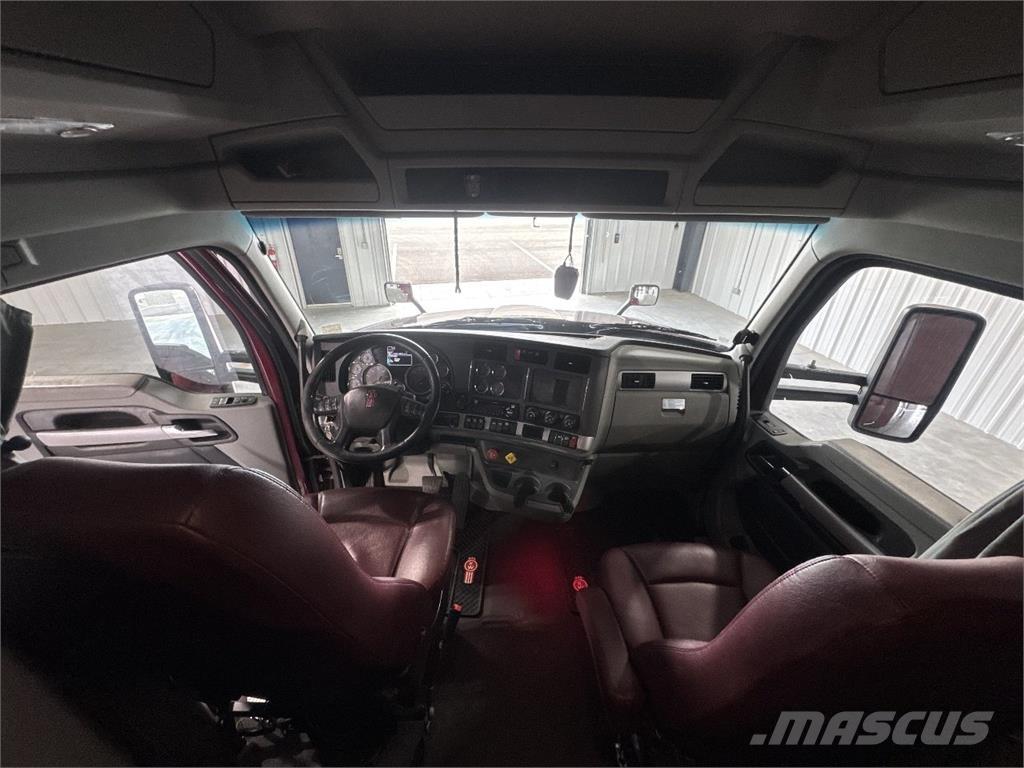 Kenworth T680 Тягачі