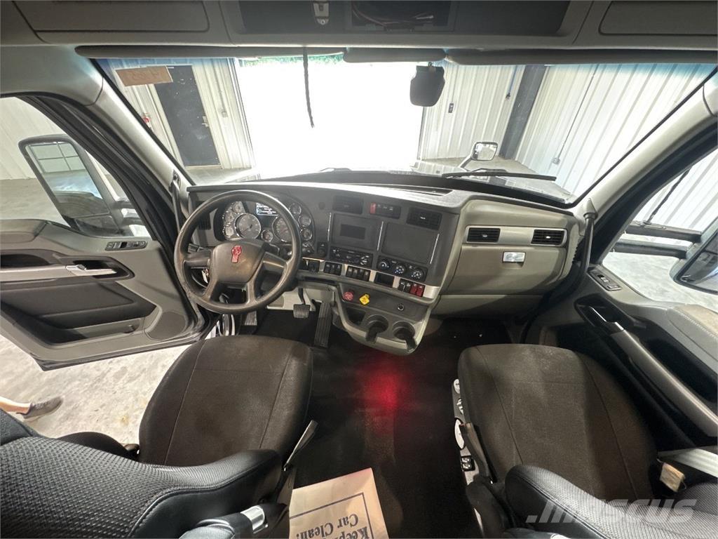 Kenworth T680 Тягачі