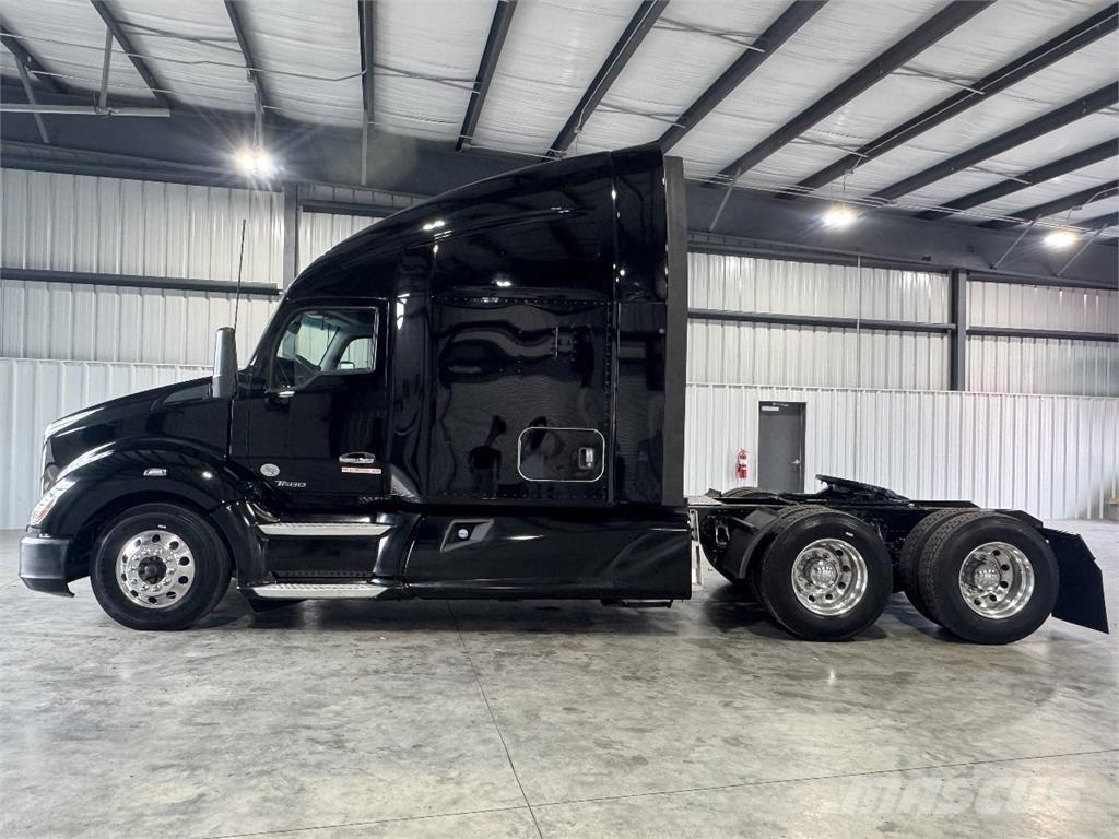 Kenworth T680 Тягачі