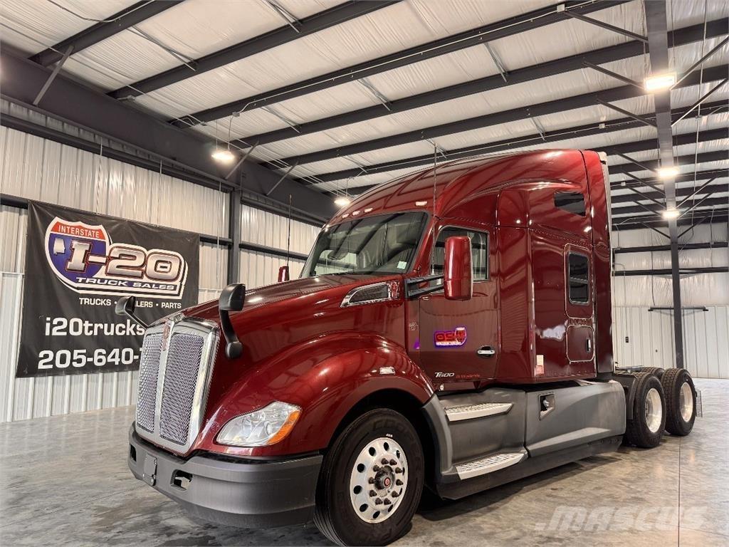 Kenworth T680 Тягачі