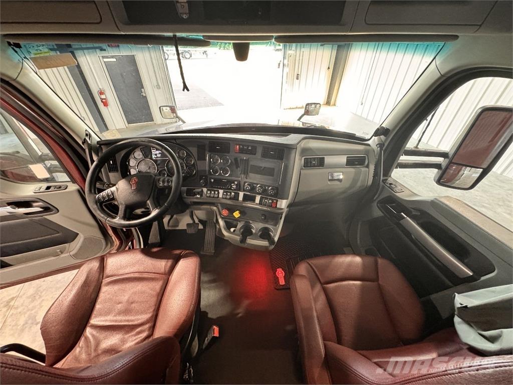 Kenworth T680 Тягачі