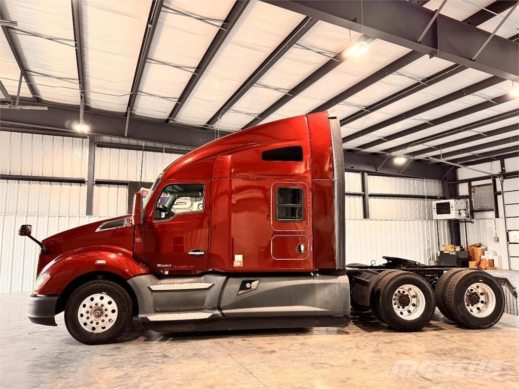 Kenworth T680 Тягачі