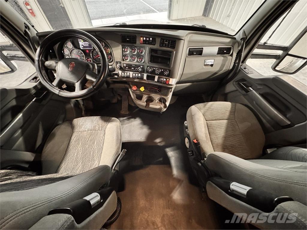 Kenworth T680 Тягачі