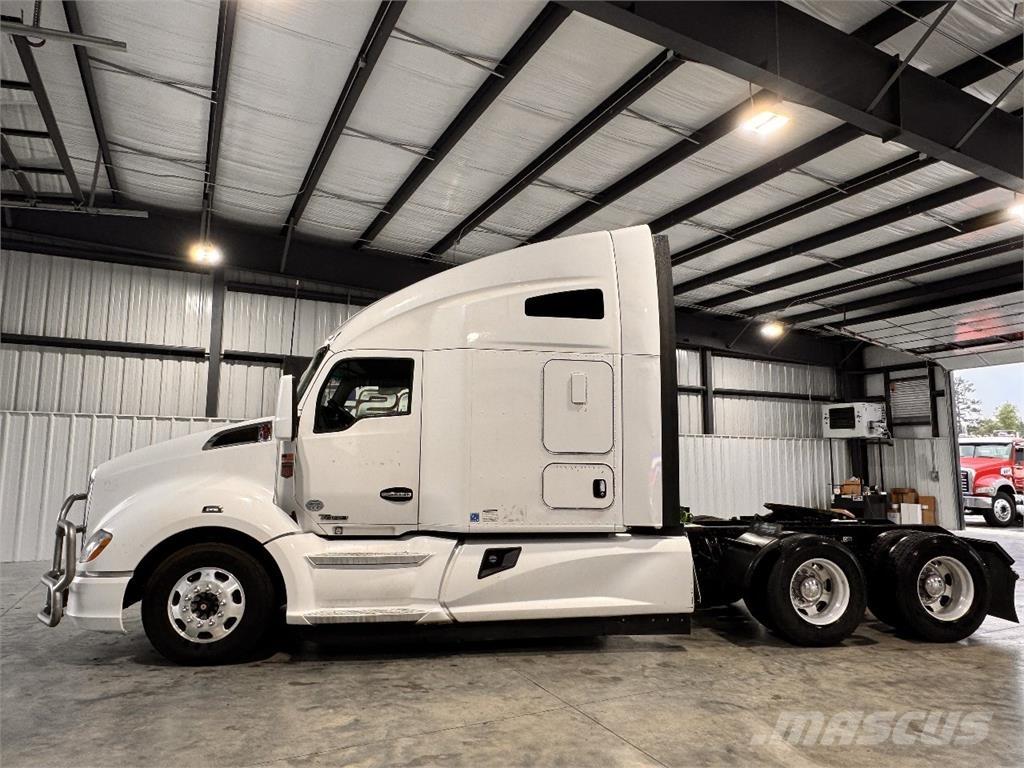 Kenworth T680 Тягачі