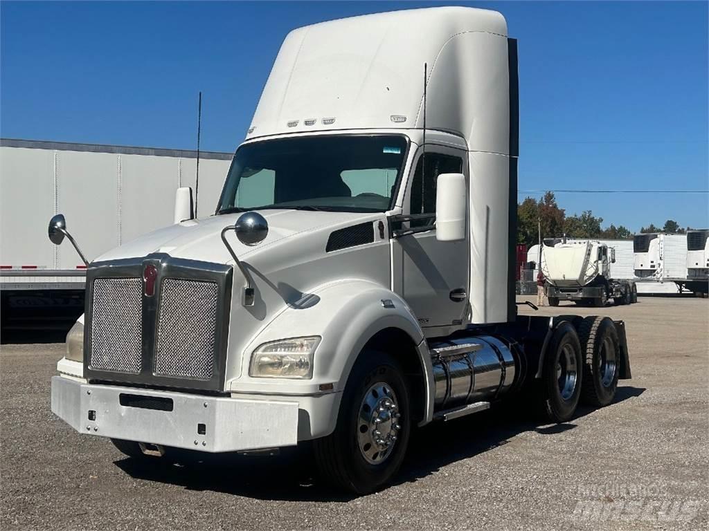Kenworth T880 Тягачі
