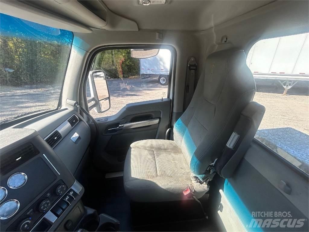 Kenworth T880 Тягачі