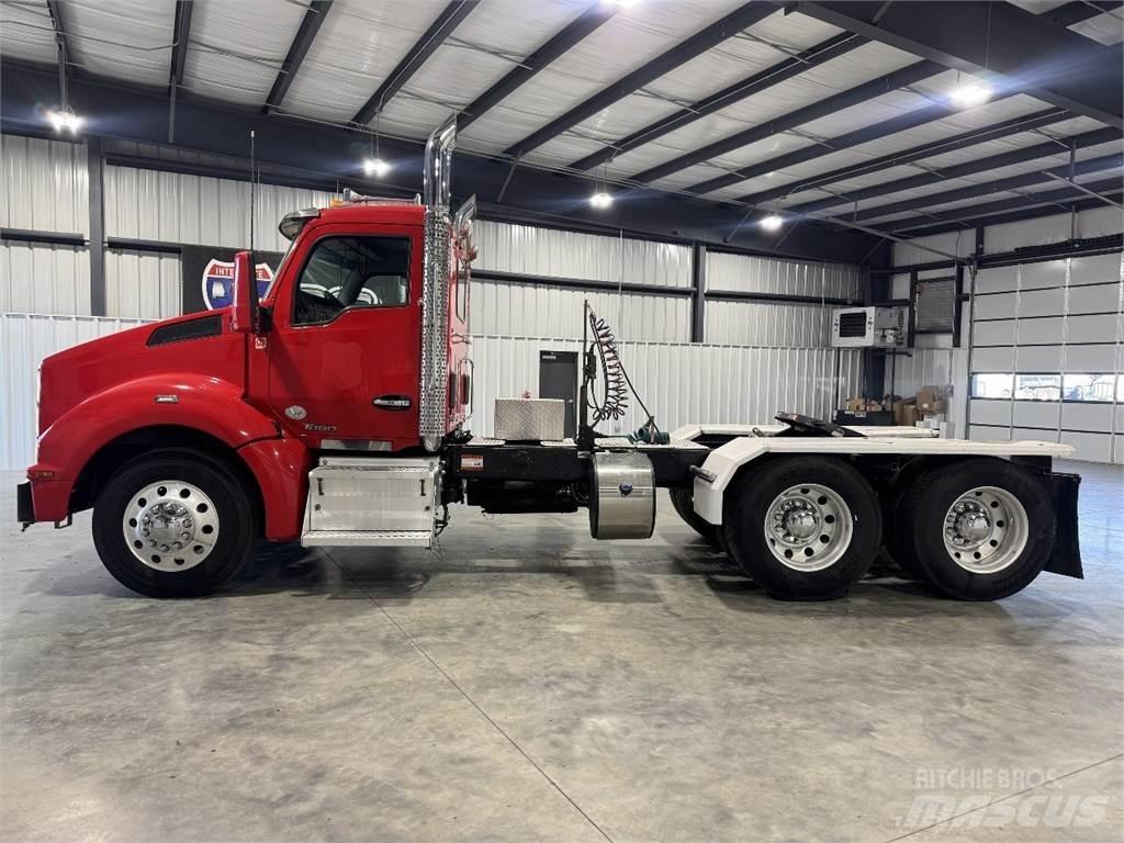 Kenworth T880 Тягачі