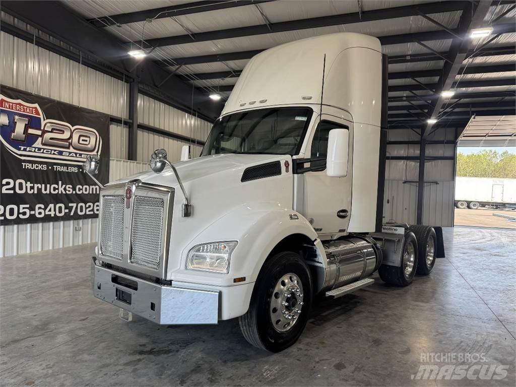 Kenworth T880 Тягачі