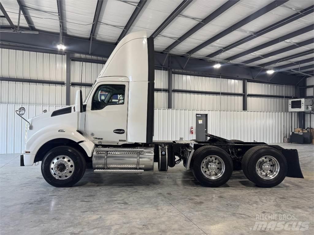 Kenworth T880 Тягачі