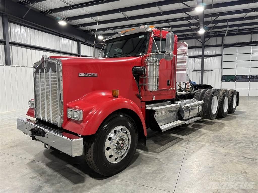 Kenworth W900L Тягачі