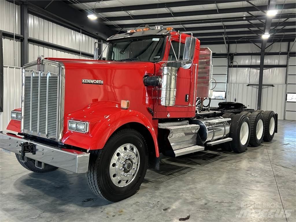 Kenworth W900L Тягачі
