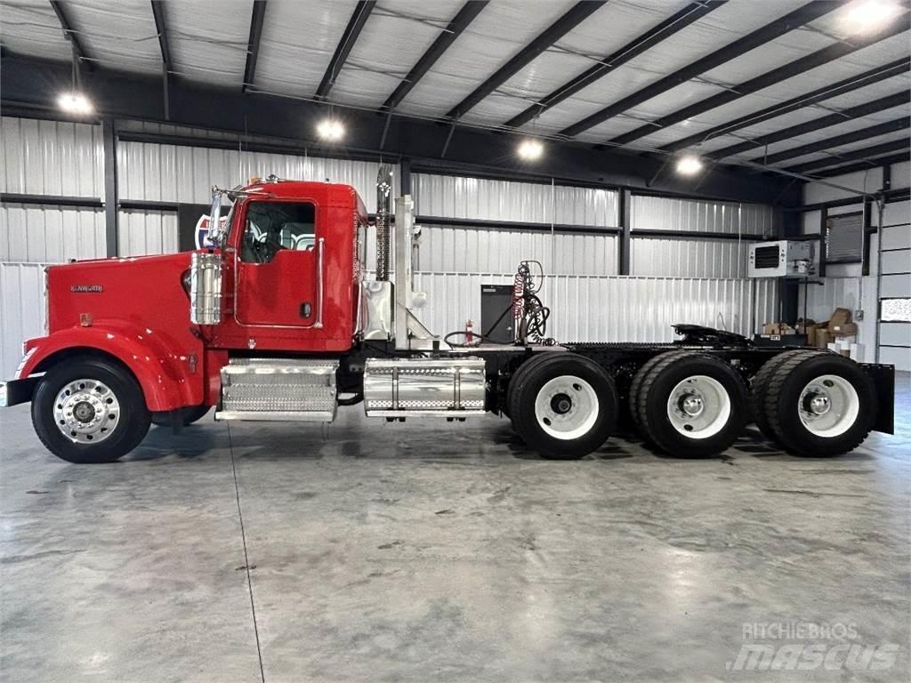Kenworth W900L Тягачі