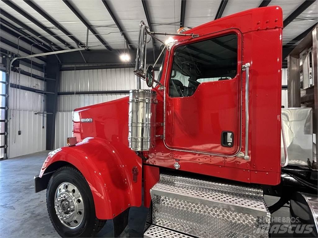 Kenworth W900L Тягачі