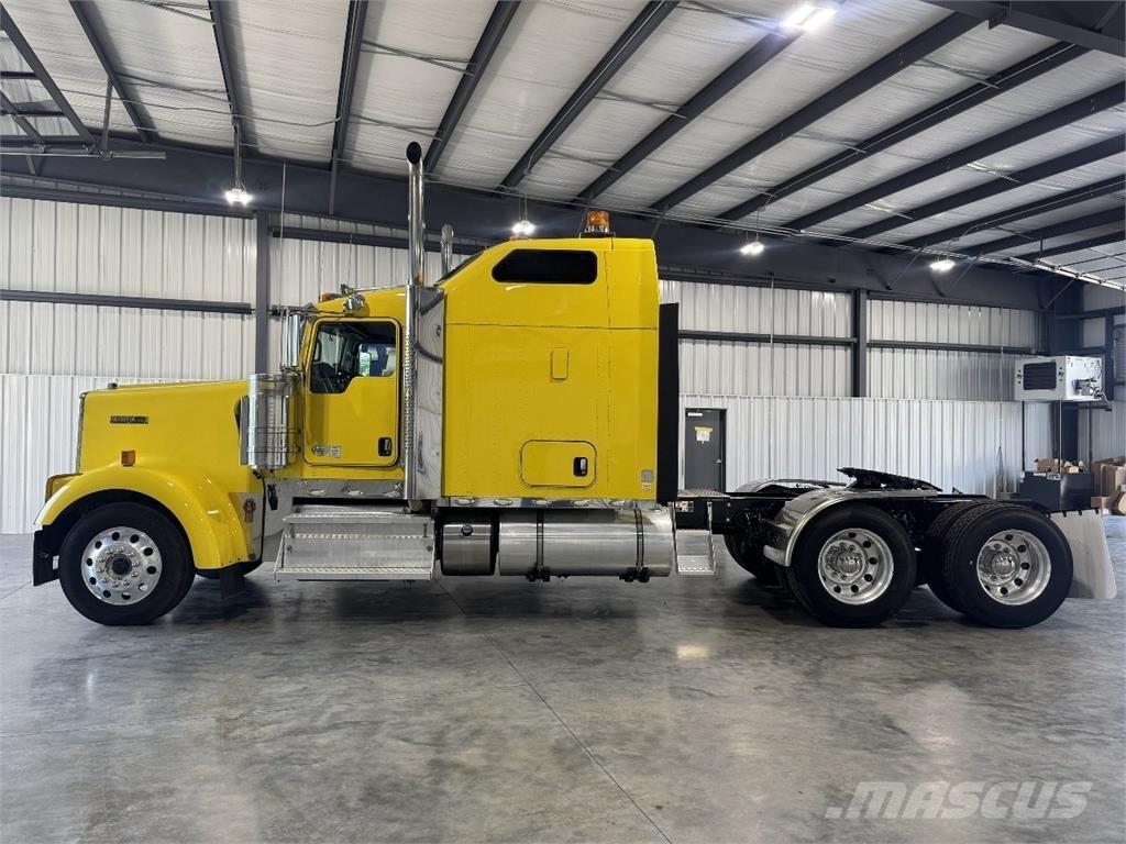 Kenworth W900L Тягачі