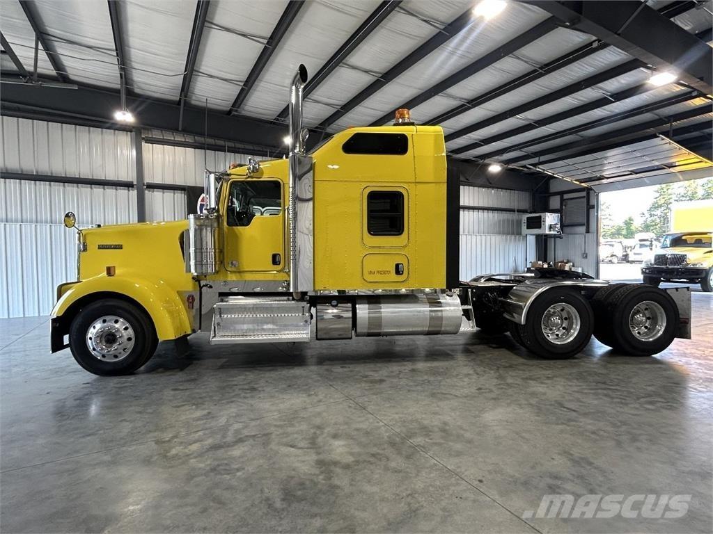 Kenworth W900L Тягачі