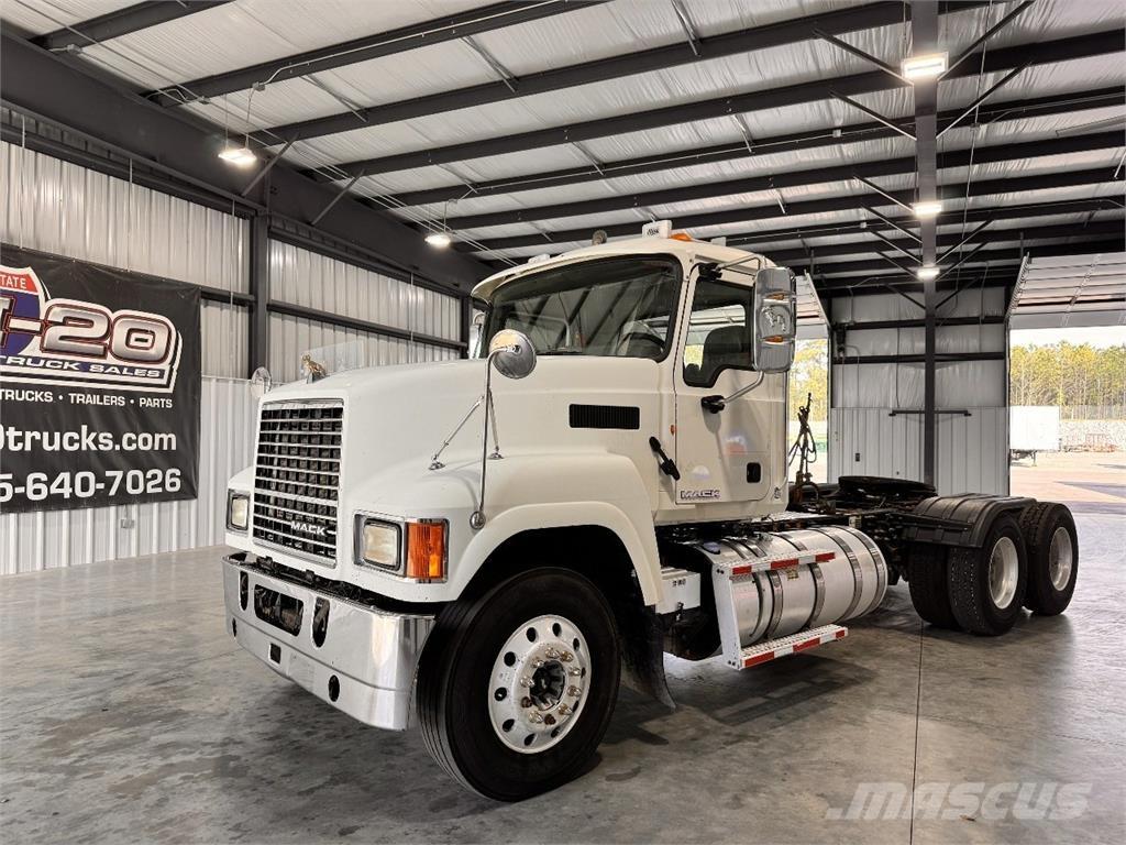 Mack CHU613 Тягачі