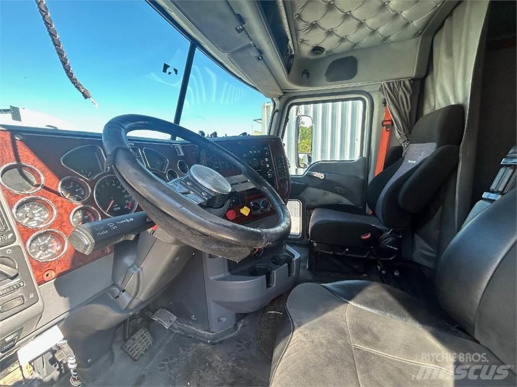 Mack CXU613 Тягачі