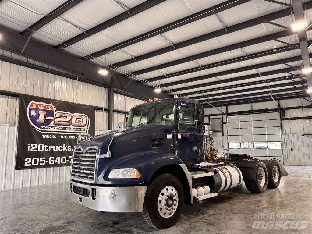 Mack CXU613 Тягачі