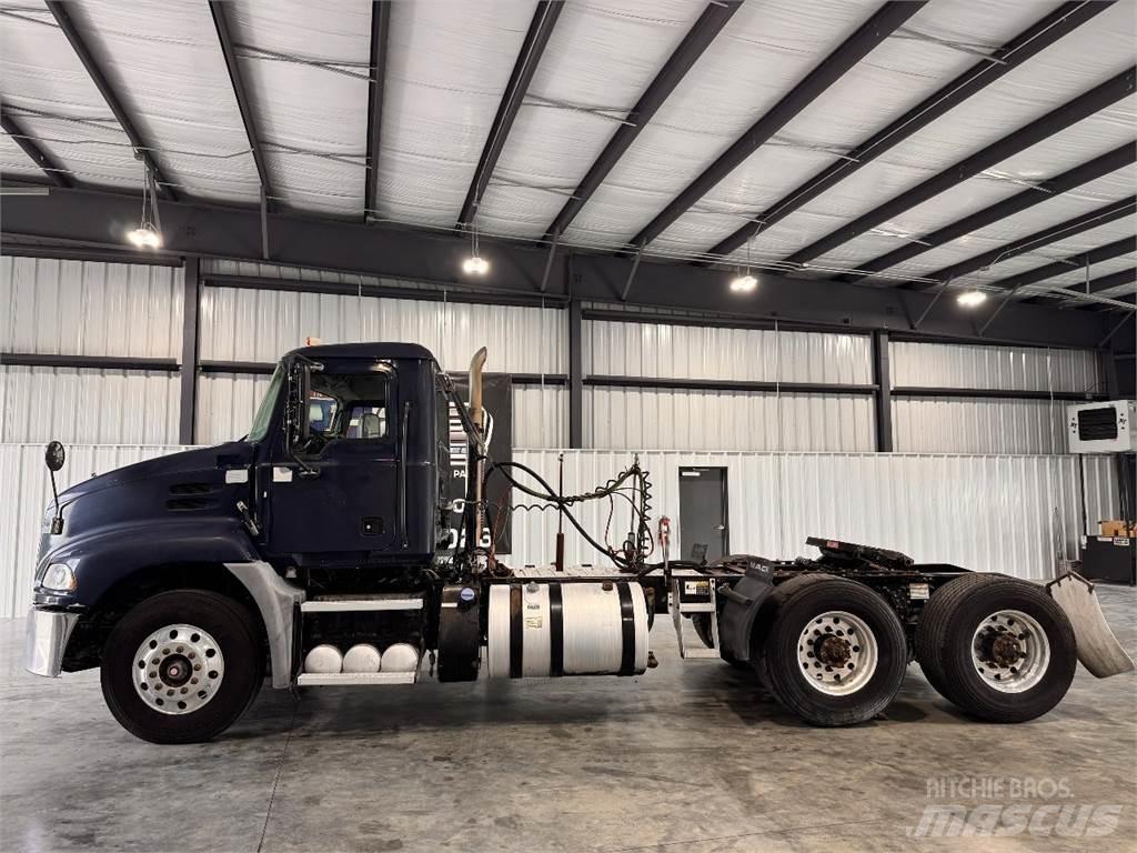 Mack CXU613 Тягачі