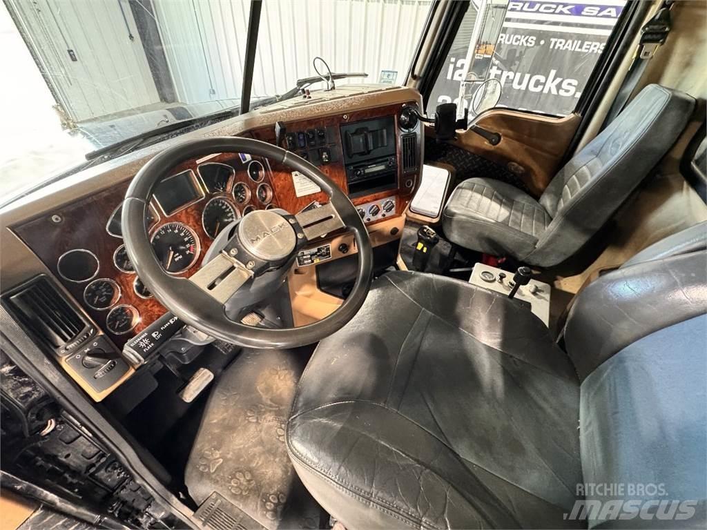 Mack GU713 Самоскиди