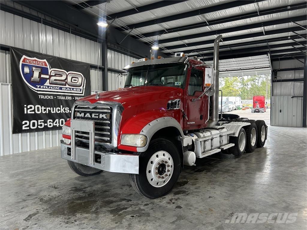 Mack GU713 Тягачі