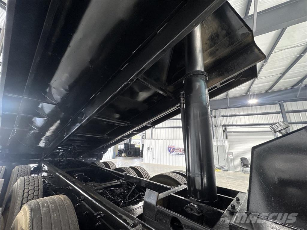 Mack GU713 Самоскиди