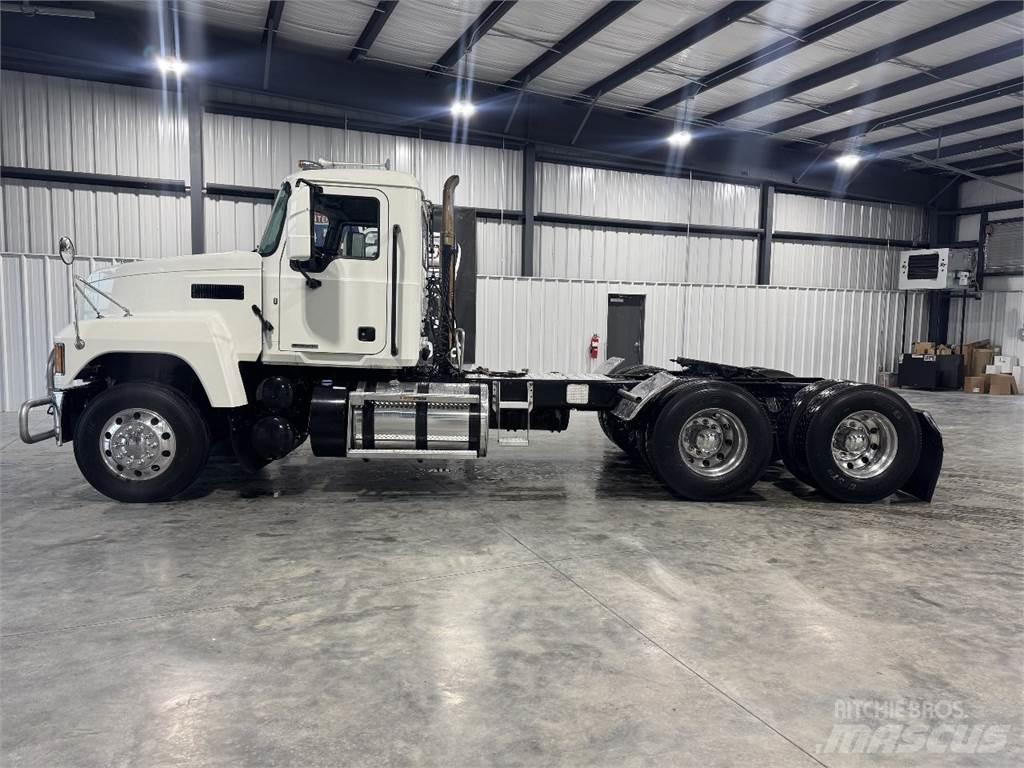 Mack Pinnacle Тягачі