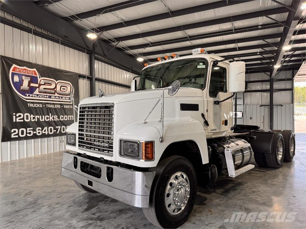 Mack Pinnacle Тягачі