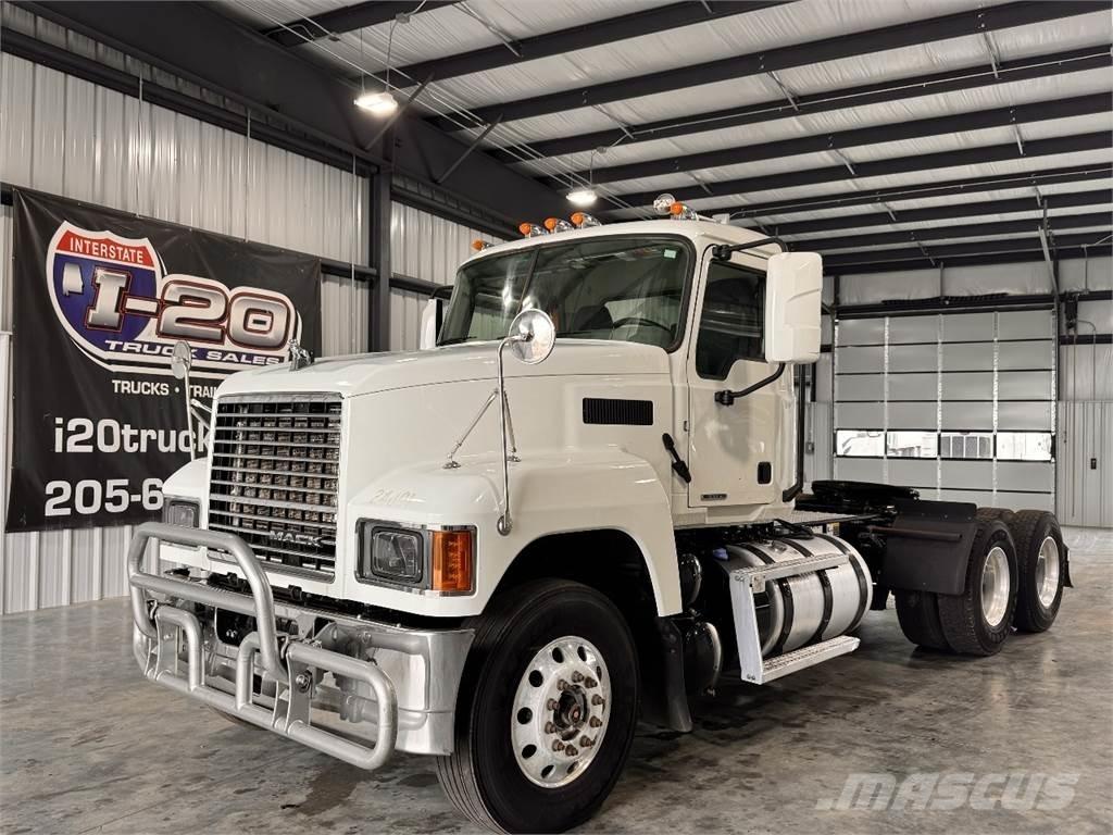 Mack Pinnacle Тягачі