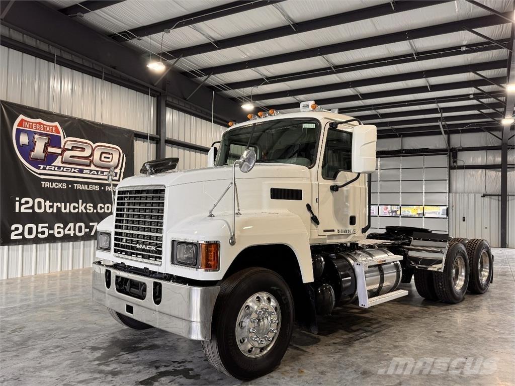 Mack Pinnacle Тягачі