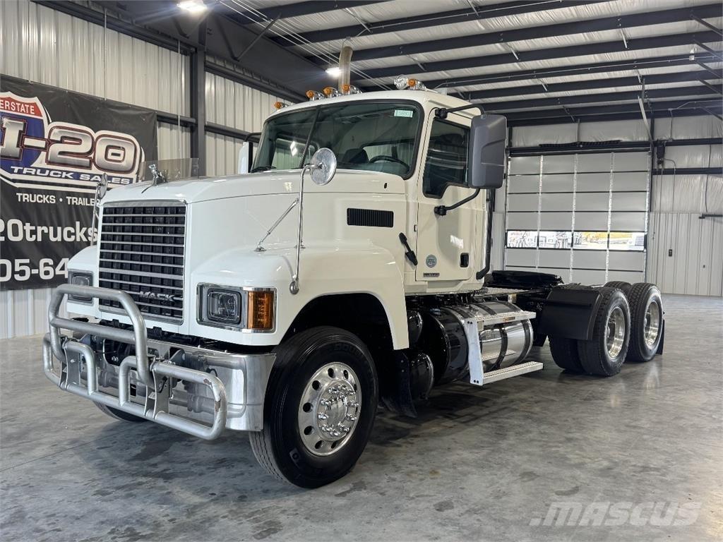 Mack Pinnacle Тягачі