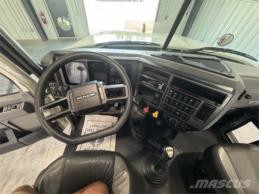 Mack Pinnacle Тягачі