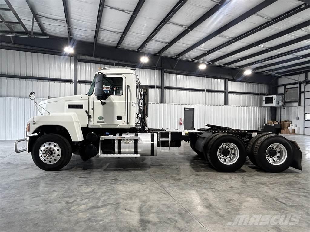 Mack Pinnacle Тягачі