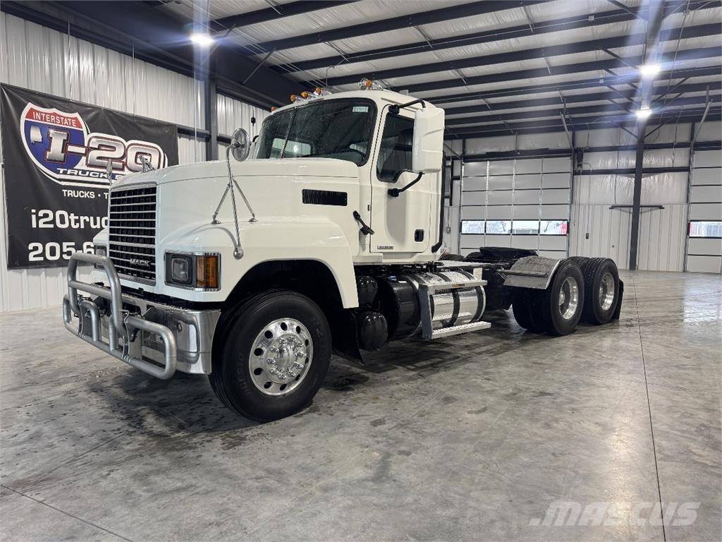 Mack Pinnacle 64T Тягачі