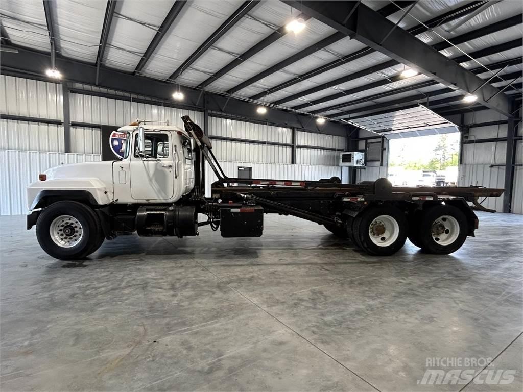 Mack RD688S Автоконтейнеровози