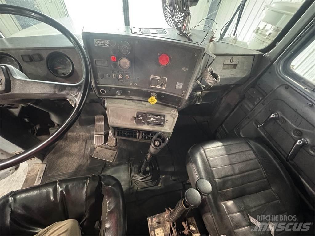 Mack RD690S Автоконтейнеровози