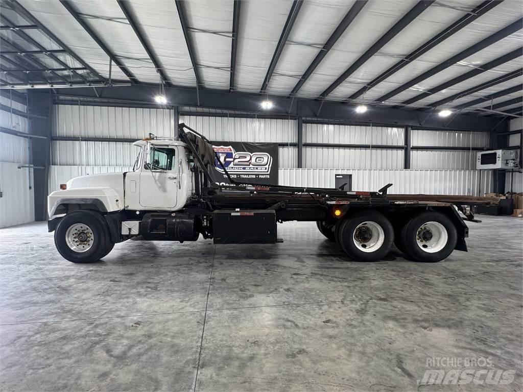 Mack RD690S Автоконтейнеровози