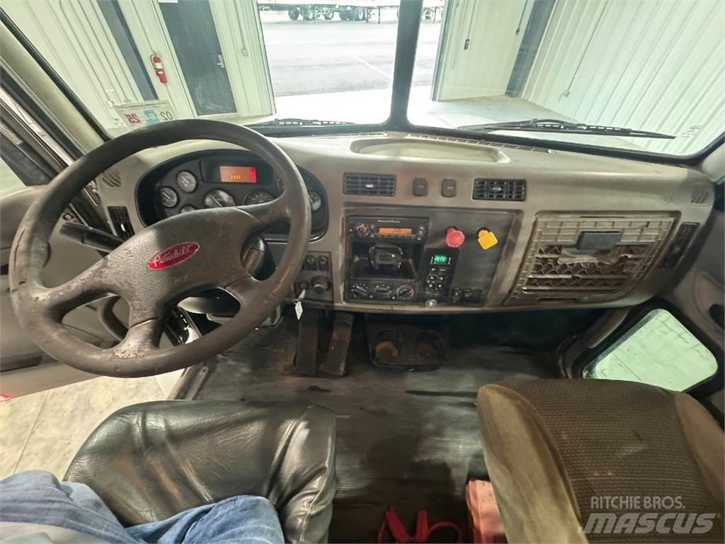 Peterbilt 330 Вантажівки-платформи/бокове розвантаження