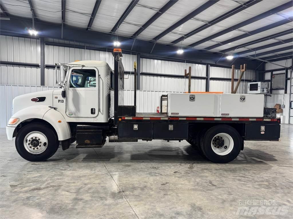 Peterbilt 330 Вантажівки-платформи/бокове розвантаження